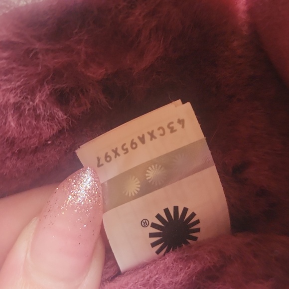 UGGS bows - Picture 7 of 8